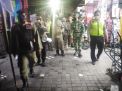 Polsek Semampir Bersama Koramil & Satpol PP Sasar Toko-Toko Dalam Operasi Jam Malam