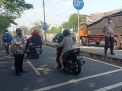 Wakapolsek Kenjeran Pimpin Personil Gabungan Gelar Operasi Penertiban Masker di Akses Tol Suramadu