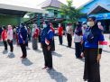 Kapolres Jombang Bersama Buruh Kibarkan Bendera Merah Putih Sebagai Simbol Lawan Corona