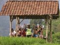 Berhasil Kelola Kampung Sinau Kini Bhabinkamtibmas Jangkau Anak-anak Desa Dengan Mobil Cerdas