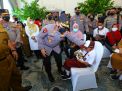 Tinjau Vaksinasi Serentak se-Indonesia, Kapolri Instruksikan Akselerasi ke Lansia dan Anak-Anak