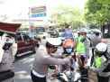 Helm Gratis di Operasi Keselamatan Semeru 2022 yang Digelar Polresta Malang Kota