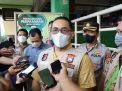 Satgas Pangan Polda Jatim Memantau Ketersediaan Minyak Goreng Curah/Kemasan di Pasar Wonokromo