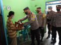 Berkah Ramadhan, Kapolres Magetan Blusukan Berikan Bansos Untuk Penyandang Disabilitas