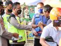 Berbagi di Masa Pandemi,Kapolres Nganjuk Borong Jajanan Kaki Lima Saat Pimpin Patroli Ramadhan