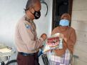 Polres Tanjung Perak & Polsek Jajaran Gencar Bagikan Bantuan Sembako di Masa PPKM Darurat