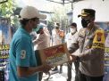 ASN Polres Bangkalan Peduli, Bagi Bagi Sembako Door to Door Kepada Warga Terdampak Covid-19