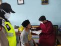 Kondisi Fisik tak Surutkan Semangat Kakek Suwadi Ikut Vaksinasi