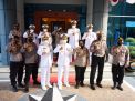 ROMBONGAN PJU POLRES PELABUHAN TANJUNG PERAK BERI UCAPAN DIRGAHAYU TNI KE-76 SECARA MARATON