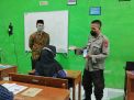 PERSONIL POLSEK KREMBANGAN BERI HIMBAUAN PROTOKOL KESEHATAN DAN SOSIALISASIKAN APLIKASI PEDULI LINDUNGI  DI SEKOLAH