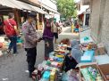Polsek Krembangan Sampaikan Pesan Patuh Protokol Kesehatan Kepada Pedagang dan Pengunjung Pasar Kalianak