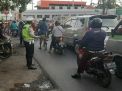 Polsek Asemrowo Bantu Kepulangan Pekerja Melalui Pengaturan Lalu Lintas
