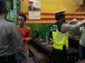 Polsek Asemrowo Bareng Satpol PP Laksanakan Operasi Masker di Malam Hari, Tekan Penyebaran Covid-19