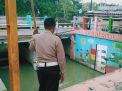 Polsek Kenjeran Lakukan Pemantauan Debit Air, Antisipasi Terjadinya Banjir