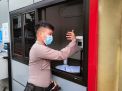 Urkes Polres Tanjung Perak Lakukan Cek Suhu Badan Sebelum Memasuki Wilayah Mako, Cegah Orang Masuk Dengan Gejala Covid-19