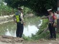 Polsek Semampir Gelar Pemantauan Debit Air di Sungai Mrutu Kalianyar Serta Berikan Himbauan Kepada Masyarakat Akan Terjadinya Banjir