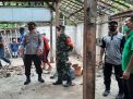 Kompak , Polsek Jambon Bersama 3 pilar Bantu Renovasi Rumah Warga Yang Tidak Layak Huni