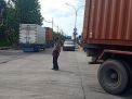 Polsek Asemrowo Lakukan Pengaturan Lalu Lintas, Bantu Atasi Macet