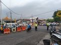 Personil Lantas Polsek Asemrowo Atur Lalu Lintas Sore, Bantu Kepulangan Pekerja