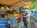 Personil Bhabinkamtibmas Pegirian Sambang Warga Sekaligus Ingatkan Untuk Mematuhi Peraturan Prokes