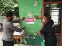 Polsek Kenjeran Pasang Pamflet Himbauan Nataru, Upaya Mengingatkan Kesadaran Masyarakat Akan Peraturan Prokes