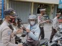 Polsek Asemrowo Lakukan Kegiatan Bagi-Bagi Masker Kepada Pengguna Jalan Secara Gratis