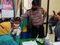 Polsek Kenjeran Lakukan Pengamanan Vaksinasi Untuk Anak TK, Pastikan Kegiatan Berjalan Aman
