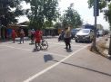 Personil Polsek Pabean Cantikan Lakukan Pengaturan Lalu Lintas, Cegah Kemacetan Hingga Bantu Masyarakat Menyebrang