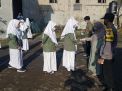Polsek Asemrowo Pantau Kegiatan Belajar Tatap Muka, Pastikan Siswa Siswi Patuhi Protokol Kesehatan