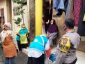 Polsek Krembangan Lakukan Pengawalan Swab Untuk Warga di Jalan Pesapen