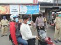 Polsek Kenjeran Lakukan Operasi Patuh Masker Kepada Masyarakat, Ingatkan Patuhi Prokes dan Adanya Virus Covid-19 Jenis Baru