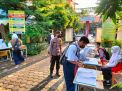 Pengaturan Terhadap Siswa Siswi Yang Sekolah Offline Dilaksanakan Oleh Personil Bhabinkamtibmas Asemrowo, Pastikan Patuhi Protokol Kesehatan