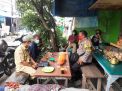 Bhabinkamtibmas Krembangan Cangkrukan Bersama Warga, Ingatkan Peraturan Protokol Kesehatan