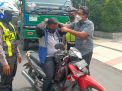 Polres Pelabuhan Tanjung Perak Laksanakan Kegiatan Operasi Yustisi Gabungan, Berikan Himbauan Peraturan Protokol Kesehatan Kepada Masyarakat