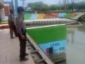 Polsek Asemrowo Pantau Ketinggian Debit Air di Pompa Air Balong, Situasi Aman dan Terkendali