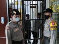 Polsek Asemrowo Cek Tahanan, Pastikan Tidak Ada Barang Terlarang