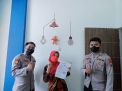 Polres Pelabuhan Tanjung Perak Bagikan Brosur dan Pebuatan Laporan Model C Kepada Masyarakat