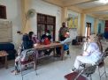 Bhabinkamtibmas Morokrembangan Pantau Jalannya Vaksinasi Untuk Masyarakat Umum, Pastikan Berjalan Lancar