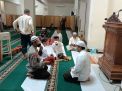 Panit Binmas Polsek Krembangan Sampaikan Himbauan Protokol Kesehatan Kepada Pengurus Masjid