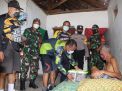 Kapolres Trenggalek Turun Desa Susuri Jalan Setapak Berikan Bantuan Untuk Warga