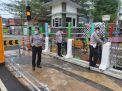 Cek Ketinggian Air Rutin Dilaksanakan Personil Polsek Kenjeran, Antisipasi Adanya Potensi Banjir