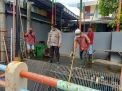 Polsek Krembangan Cek Debit Air, Pantau Situasi Air Sungai