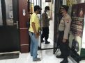 Polsek Asemrowo Cek Kondisi Tahanan, Pastikan Tidak Ada Barang Terlarang
