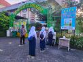 Polsek Asemrowo Laksanakan Kegiatan Pemantauan di Sekolah Menengah, Pastikan Para Siswa Mematuhi Prokes