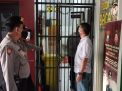 Polsek Asemrowo Cek Kondisi Tahanan, Pastikan Tidak Ada Yang Sakit