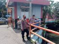 Polsek Krembangan Rutin Cek Kondisi Debit Air, Antisipasi Adanya Potensi Banjir