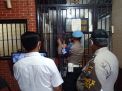 Polres Pelabuhan Tanjung Perak Cek Rutin Kondisi Tahanan, Pastikan Tidak Ada Tahanan Yang Sakit