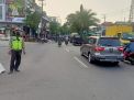 Polsek Semampir Laksanakan Giat Pelayanan Sore di TL Karang Tembok, Pantau Arus Lalu Lintas