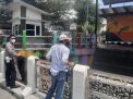 Polsek Kenjeran Cek Ketinggian Debit Air, Pastikan Tidak Ada Potensi Banjir