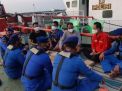 Akrabnya Polisi dan Nelayan Surabaya, Berbuka Puasa,Sholat dan Sahur di Tengah Laut